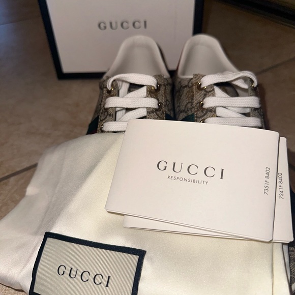 Gucci Sneakers - WOMEN'S ACE GG SUPREME SNEAKER WITH BEES Size 7 eu 37 - Picture 3 of 9